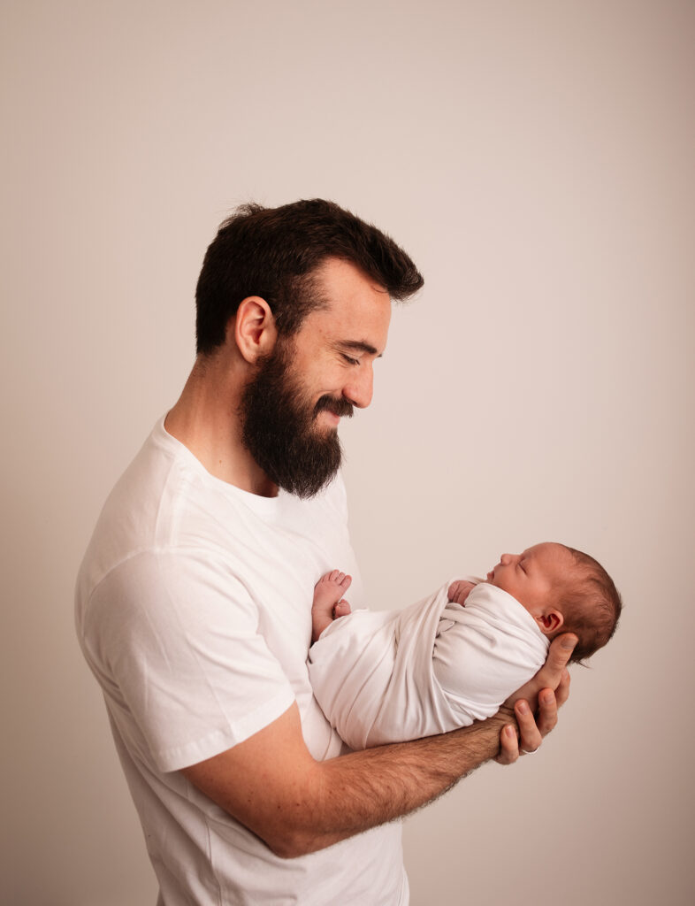 dad and newborn